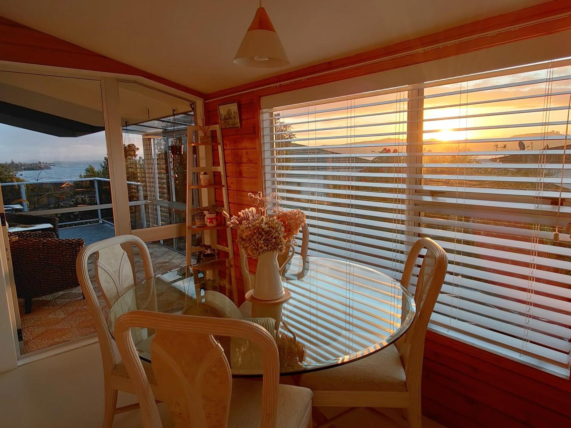 Delight In Birch-Lake View Holiday Home Taupo Eksteriør bilde