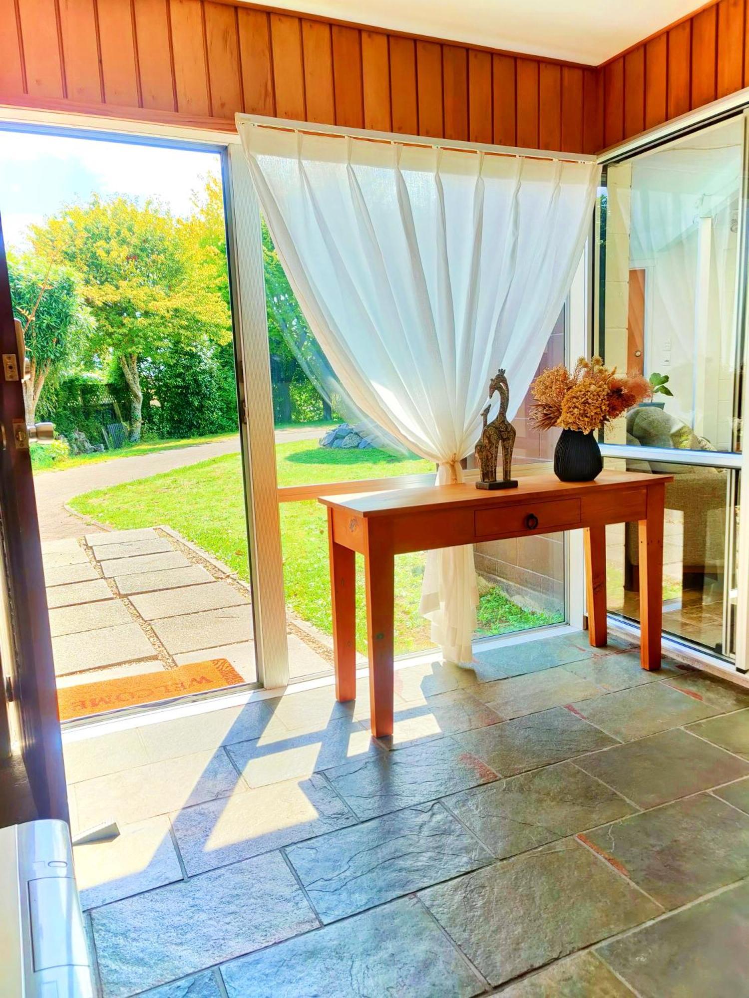 Delight In Birch-Lake View Holiday Home Taupo Eksteriør bilde